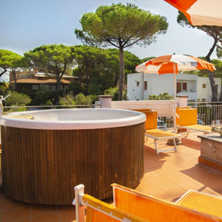 Vasca idromassaggio e solarium panoramico