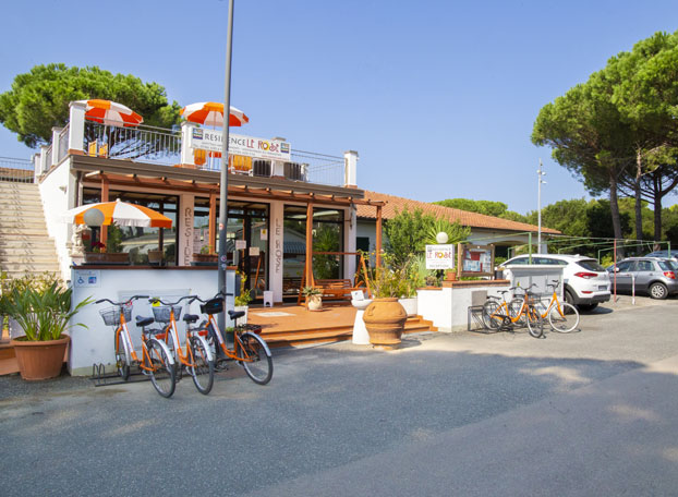 Ingresso e reception del Residence Le Rose